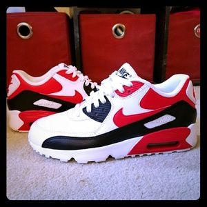 AirMax 8/8.5 women or 7 youth